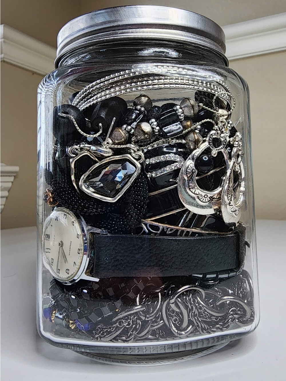 Black Jewelry Jar with Vintage - M4